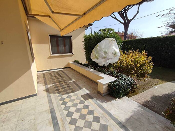 Appartamento con 6 locali in affitto in Via Matteo Civitali, Vittoria Apuana, Forte dei Marmi