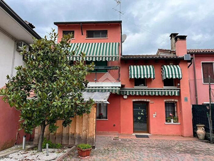Casa con 5 locali in vendita in Via Roma, Vidor