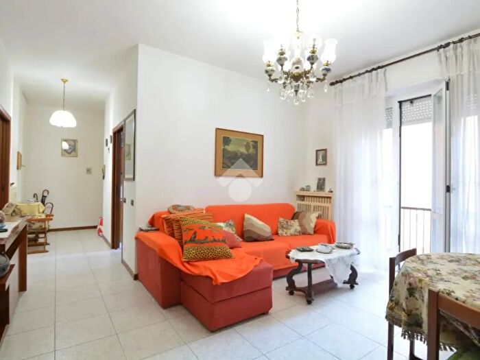 Appartamento trilocale in vendita in Via Petrarca, Bernareggio