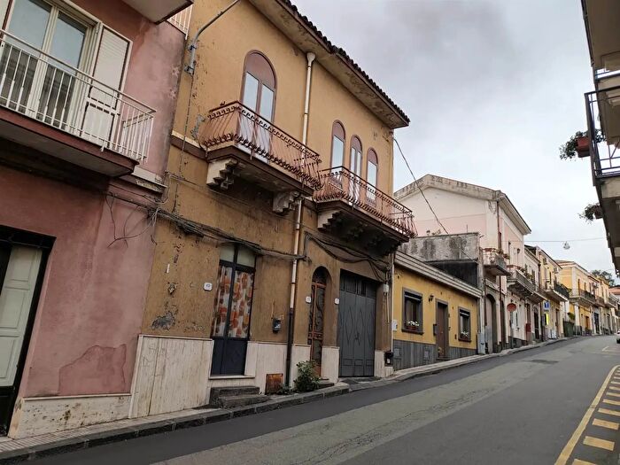 Casa quadrilocale in vendita in Via Libertà, Zafferana Etnea