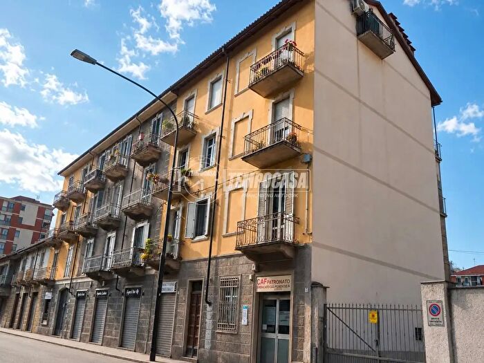 Appartamento trilocale in vendita in Via Verolengo, Torino
