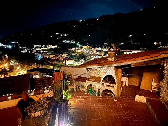 Appartamento quadrilocale in vendita in Via Cima, Dolceacqua