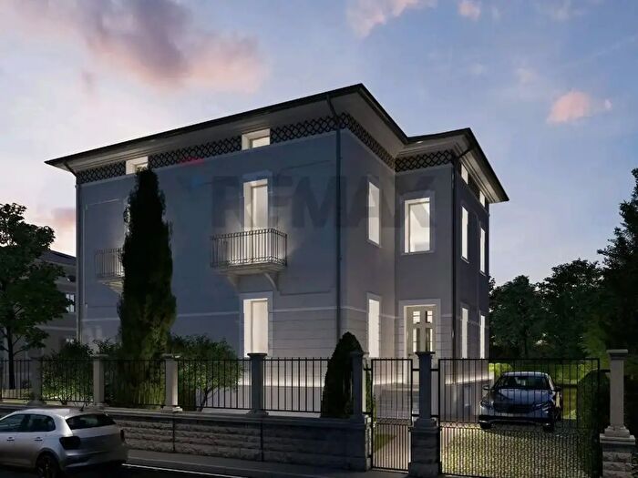 Casa con 7 locali in vendita in Verona