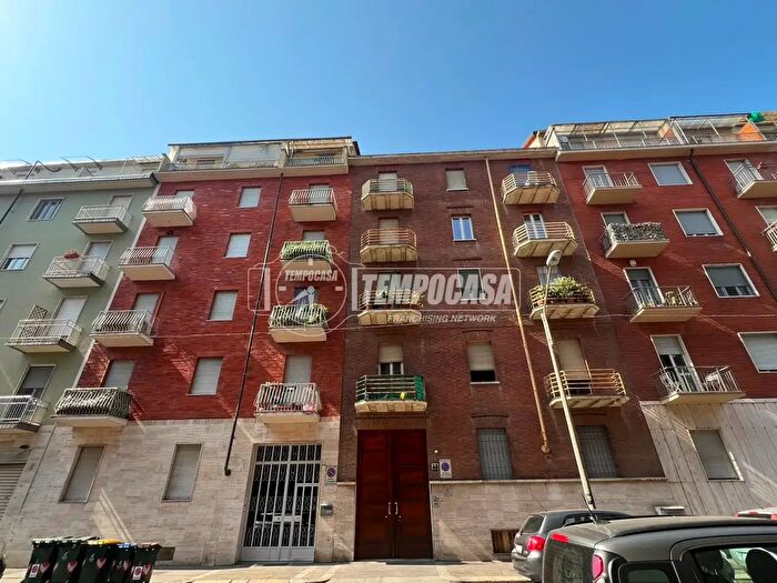 Appartamento trilocale in vendita in Via Mombasiglio, Torino