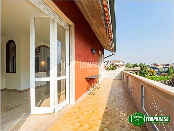 Appartamento quadrilocale in vendita in Via Cascina Fidelina, Carugate