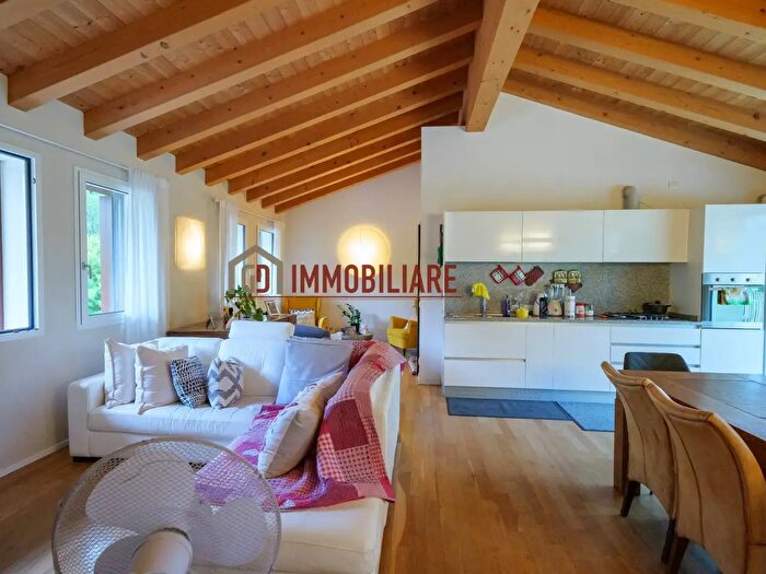 Appartamento quadrilocale in vendita in Via Carreggiate, Asolo