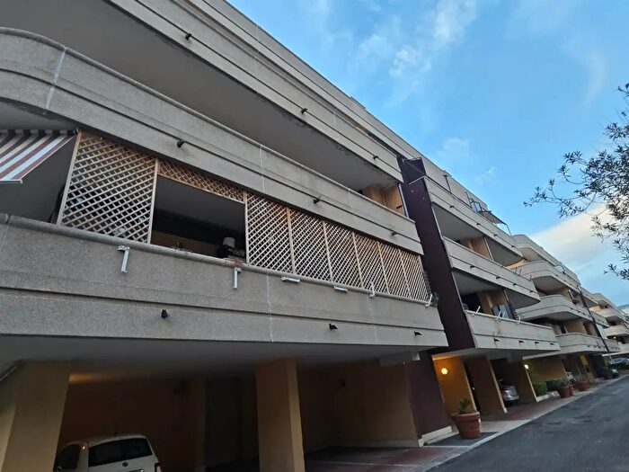 Appartamento trilocale in vendita in Via Carlo Ludovico Bragaglia, Roma