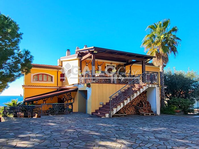 Casa con 7 locali in vendita in Contrada Santa Lucia Cetraro, Cetraro