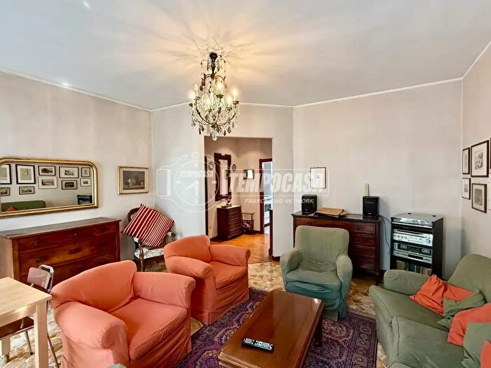 Appartamento quadrilocale in affitto in Via Feltre, Milano