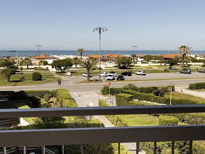 Appartamento con 8 locali in vendita in Quartiere Armando Diaz, Viareggio