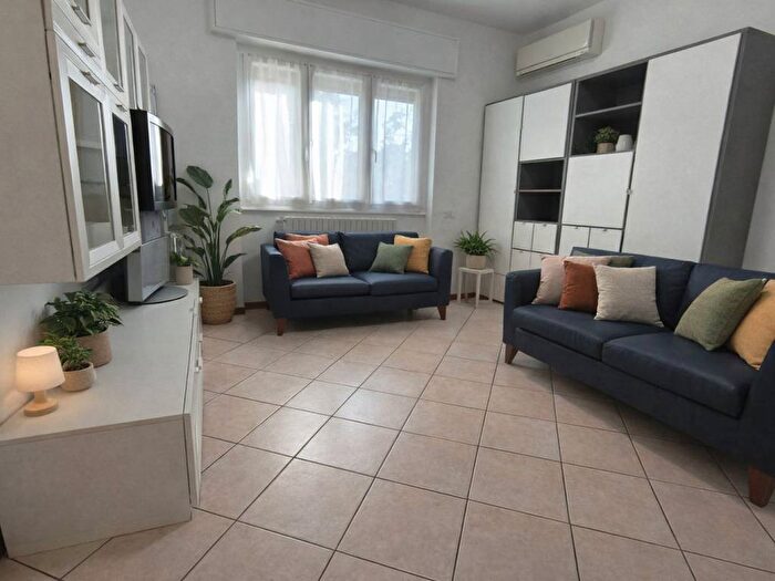 Appartamento trilocale in affitto in Via Vincenzo Monti, Lesmo