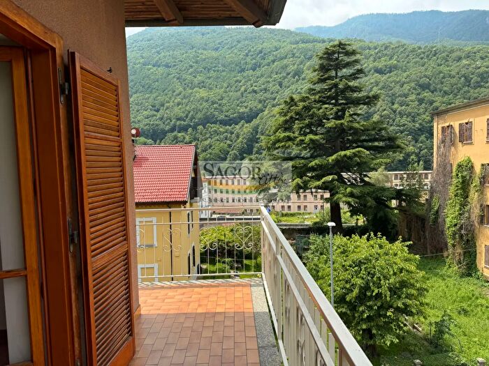 Appartamento quadrilocale in vendita in Strada Provinciale del Colle di Sestriere, Perosa Argentina