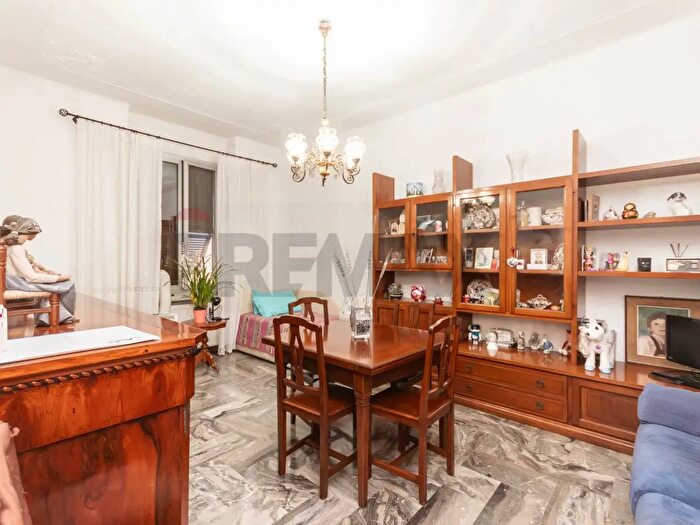 Appartamento trilocale in vendita in Via San Giovanni dAcri, Genova