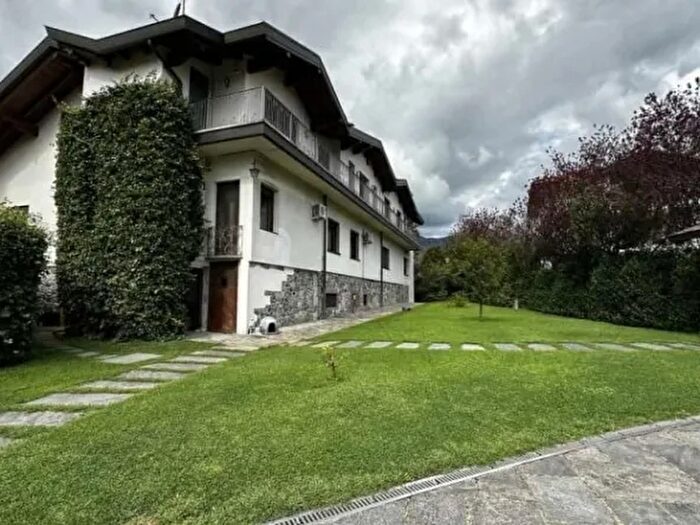 Casa con 12 locali in vendita in Borgosesia Vercelli Piemonte Italia, Borgosesia