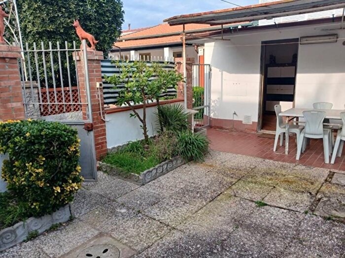 Casa trilocale in affitto in Via Enrico Diacono, Marina di Pisa, Pisa