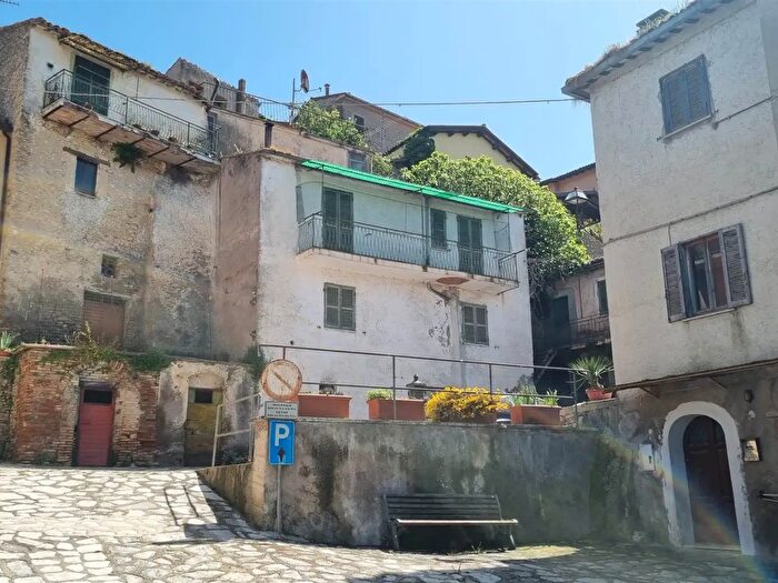 Casa con 6 locali in vendita in Via del Palazzetto, Selci