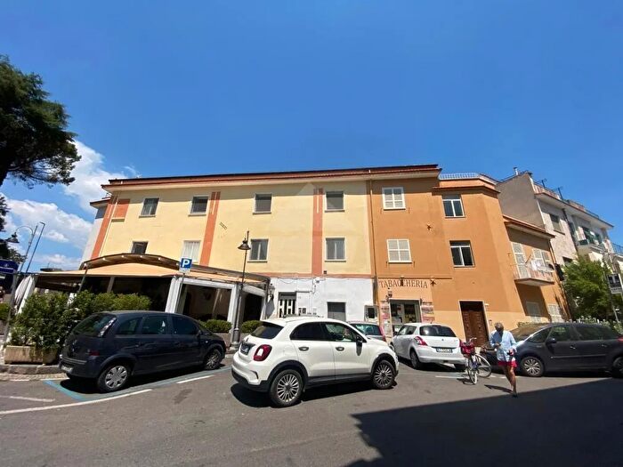 Appartamento con 6 locali in vendita in Minturno