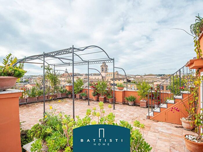 Casa quadrilocale in affitto in Piazza delle Coppelle, Montecitorio, Roma