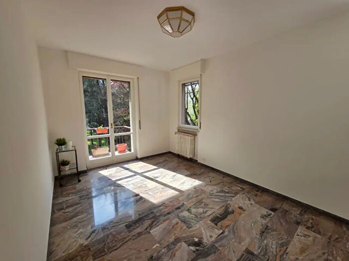Appartamento quadrilocale in affitto in Via Val di Sole, Milano