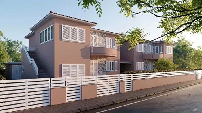 Appartamento con 6 locali in vendita in Via Monte Nevoso, Cecina