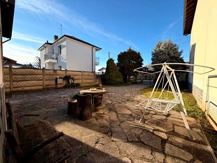 Casa quadrilocale in vendita in Mesero