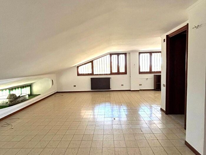 Casa trilocale in affitto in Via Santo Janni, Centro, Formia