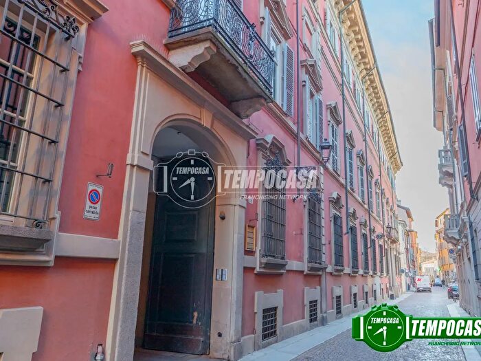 Appartamento con 5 locali in vendita in Via Giuseppe Verdi, Piacenza