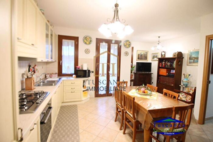 Appartamento trilocale in vendita in Colle Di Val DElsa