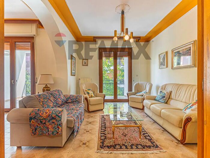 Appartamento con 5 locali in vendita in Via Baldedda, Sassari