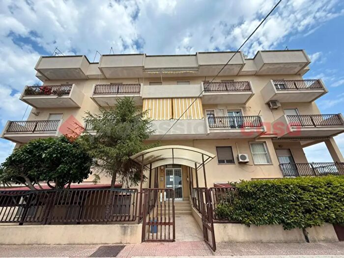 Appartamento trilocale in vendita in Via Crispi, Leporano