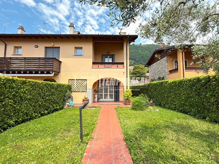 Casa quadrilocale in vendita in Via Vittorio Veneto, Sarnico
