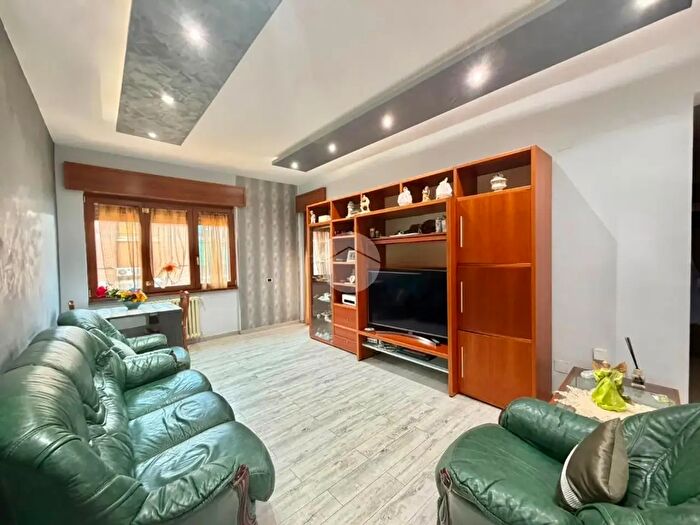 Appartamento con 5 locali in vendita in Via Louis Armstrong, Napoli