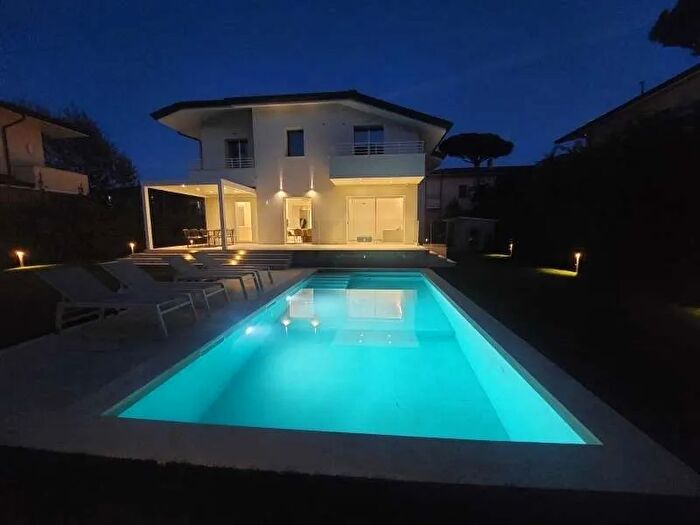 Casa con 6 locali in vendita in Pietrasanta