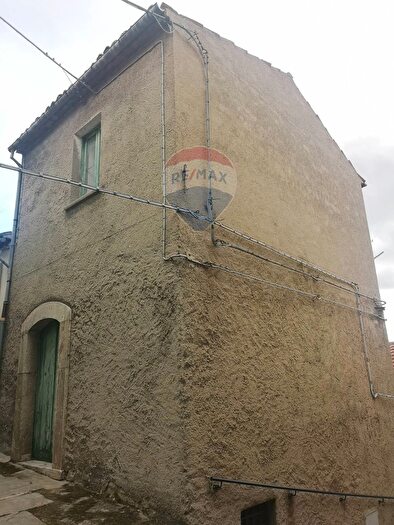 Casa quadrilocale in vendita in Via Roma, Casalciprano