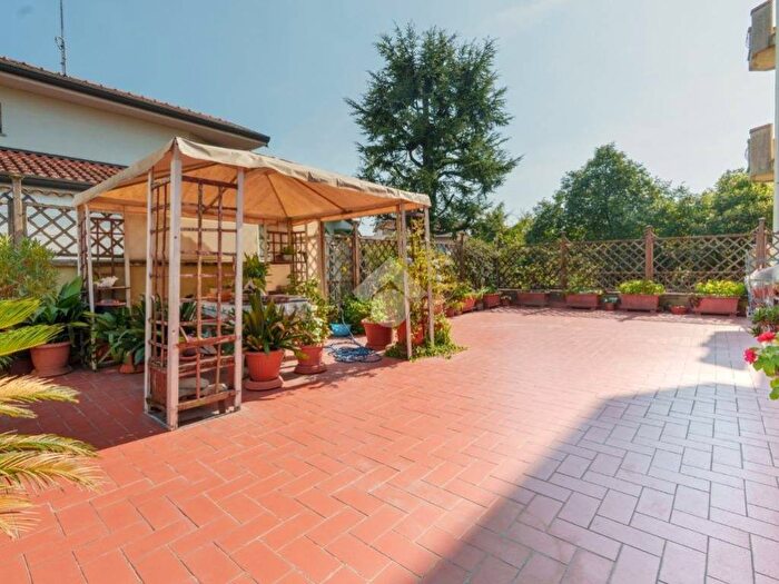 Appartamento quadrilocale in vendita in Via Casnida, Treviglio
