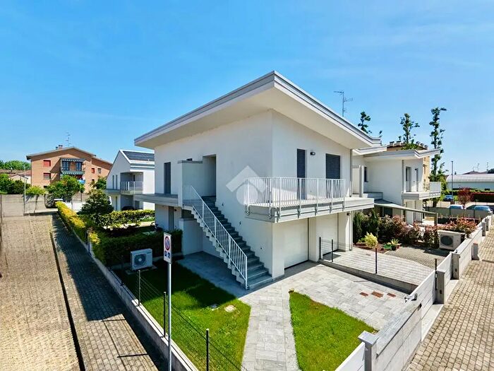 Appartamento trilocale in vendita in Via Antonio Vivaldi, Guastalla