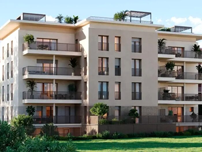 Appartamento quadrilocale in vendita in Via Cannero, Milano