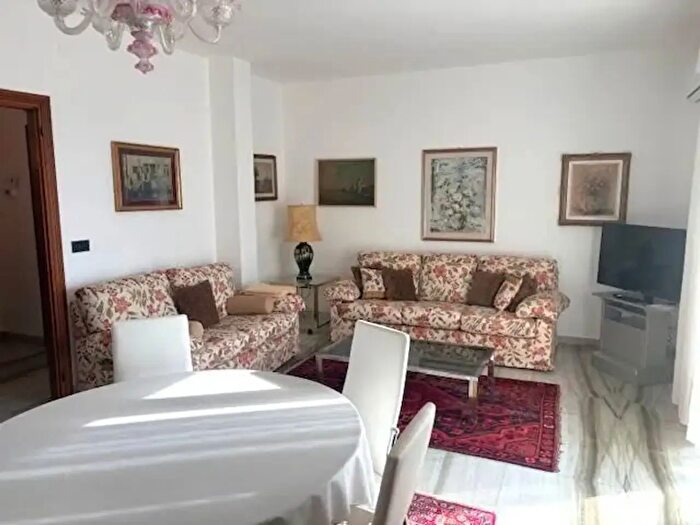 Appartamento con 7 locali in affitto in Venezia