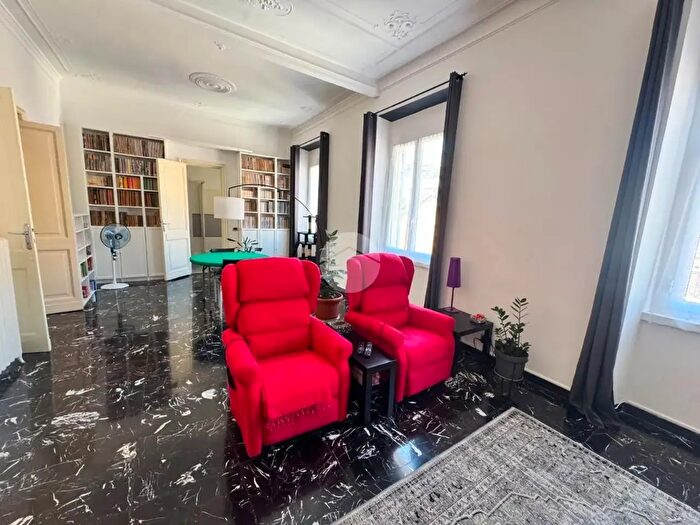 Appartamento con 7 locali in vendita in Via Alfredo Carzino, Genova