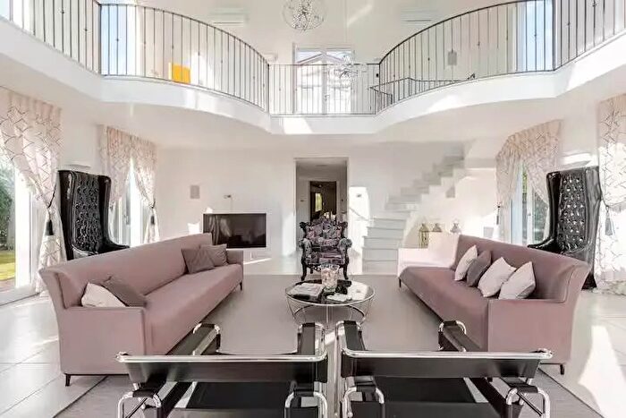 Casa con 15 locali in affitto in Forte Dei Marmi