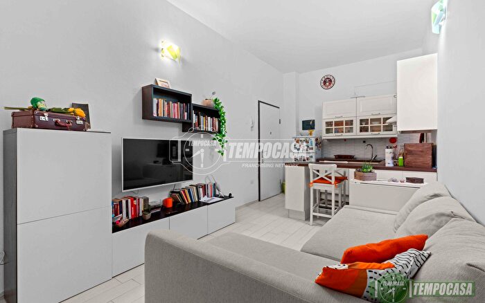 Appartamento bilocale in affitto in Via Lorenteggio, Milano