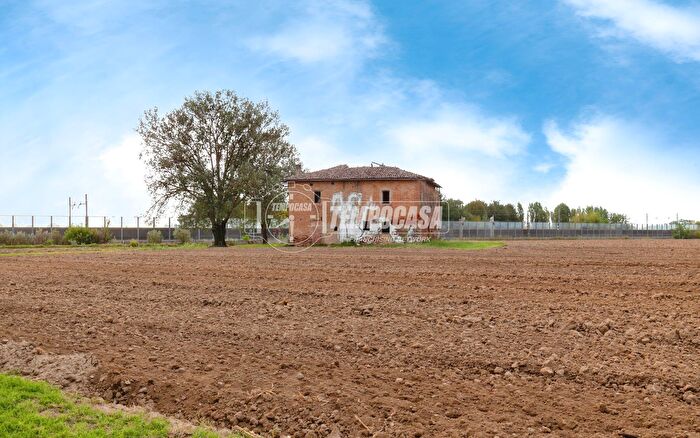 Casa quadrilocale in vendita in Via Borgofollo, Crevalcore