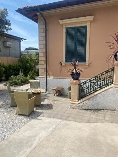 Casa con 6 locali in affitto in Forte Dei Marmi