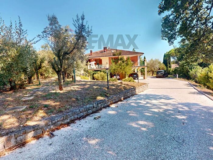 Casa con 8 locali in vendita in Via del Nibbio Snc, Perugia
