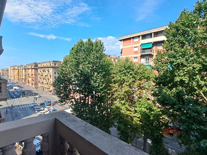 Appartamento con 5 locali in affitto in Corso Sardegna, San Fruttuoso, Genova
