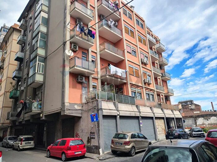 Appartamento con 6 locali in vendita in Via Sergio Forti, Catania