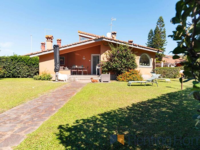 Casa quadrilocale in affitto in Via Castiglioncello, Fregene, Fiumicino