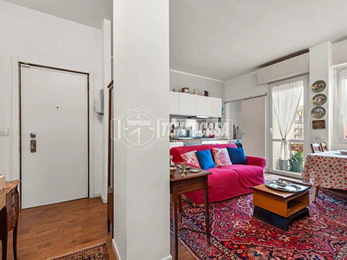 Appartamento trilocale in vendita in Via Marescalchi, Milano