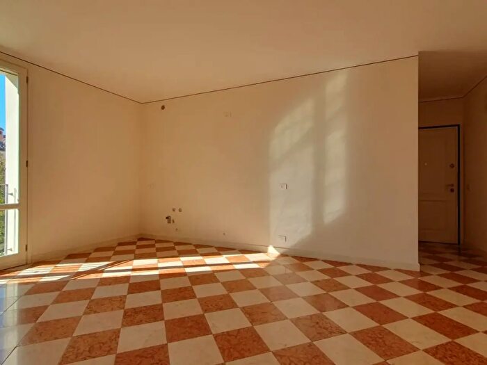 Appartamento trilocale in affitto in Piazza Primo Maggio, Novi Di Modena