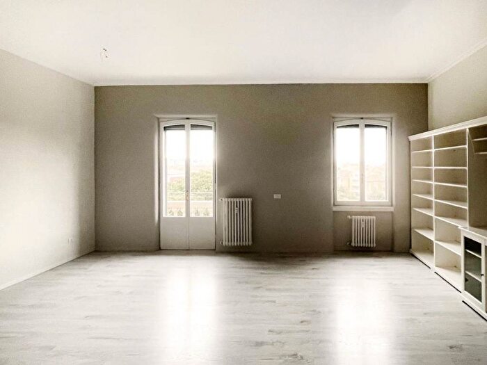 Appartamento trilocale in affitto in Piazza Umanitaria, Guastalla, Milano